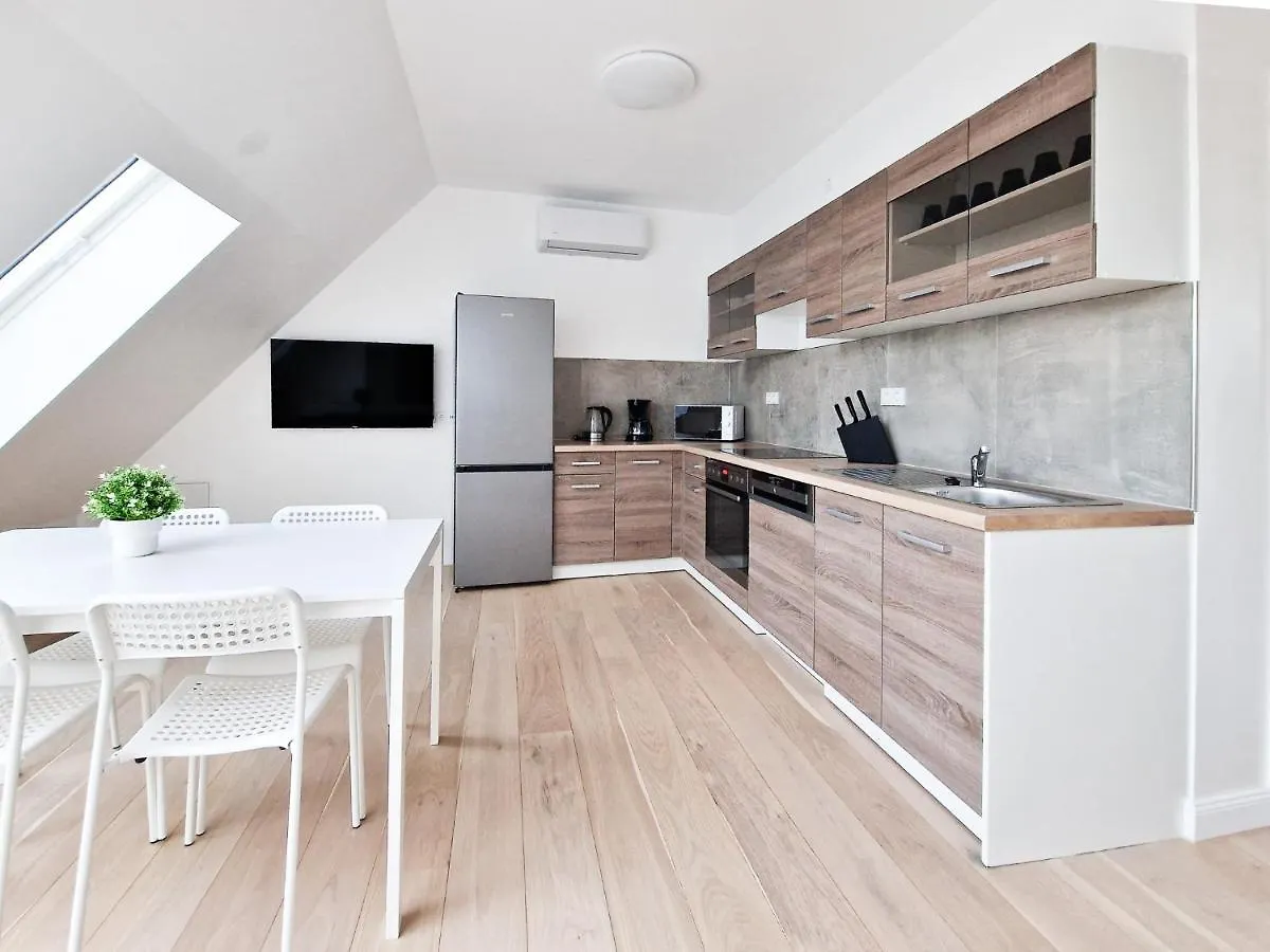Raj Living - City Apartments With 1 Or 2 Rooms - 15 Min To Messe Dus And Old Town Dus Düsseldorf
