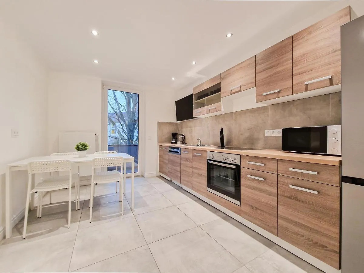 Raj Living - City Apartments With 1 Or 2 Rooms - 15 Min To Messe Dus And Old Town Dus Düsseldorf