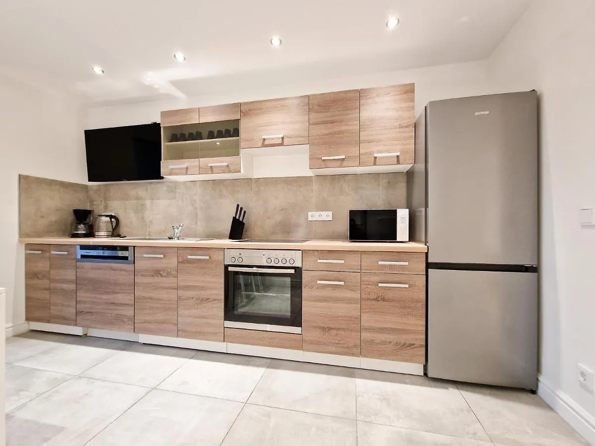Raj Living - City Apartments With 1 Or 2 Rooms - 15 Min To Messe Dus And Old Town Dus Düsseldorf 0*,  Deutschland