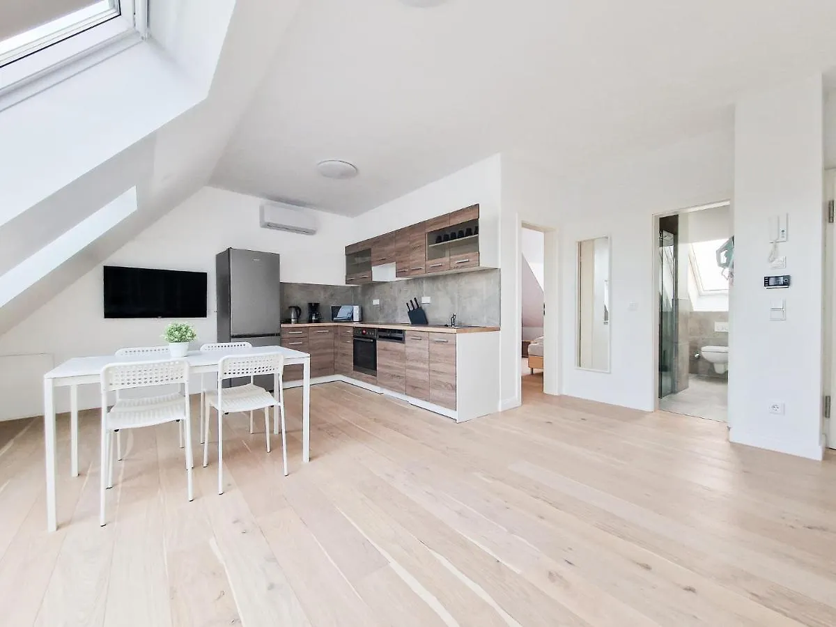Raj Living - City Apartments With 1 Or 2 Rooms - 15 Min To Messe Dus And Old Town Dus Düsseldorf