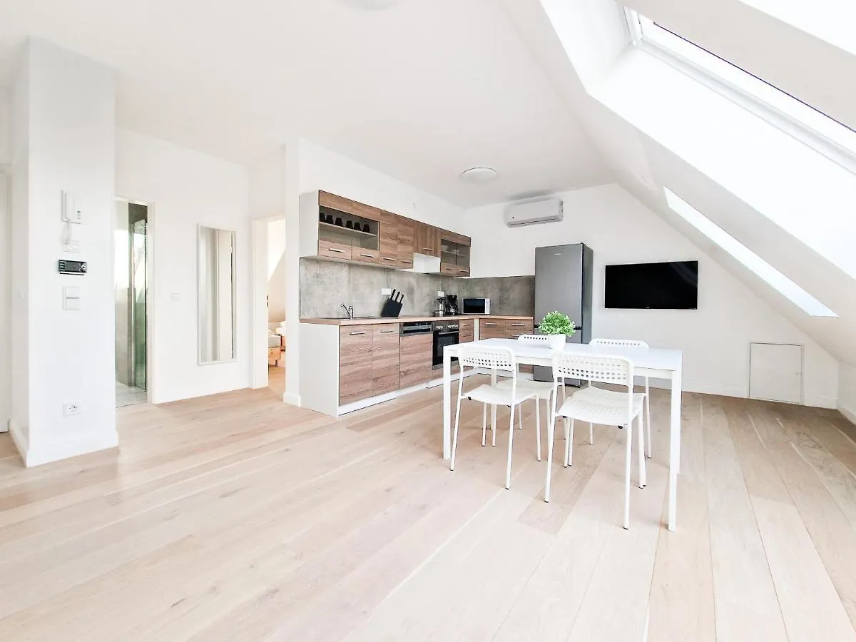Raj Living - City Apartments With 1 Or 2 Rooms - 15 Min To Messe Dus And Old Town Dus Düsseldorf
