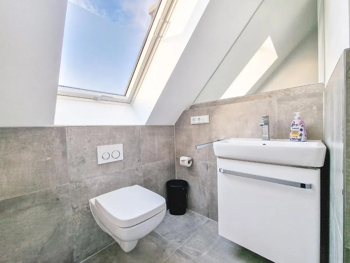 Raj Living - City Apartments With 1 Or 2 Rooms - 15 Min To Messe Dus And Old Town Dus Düsseldorf 0*,  Deutschland